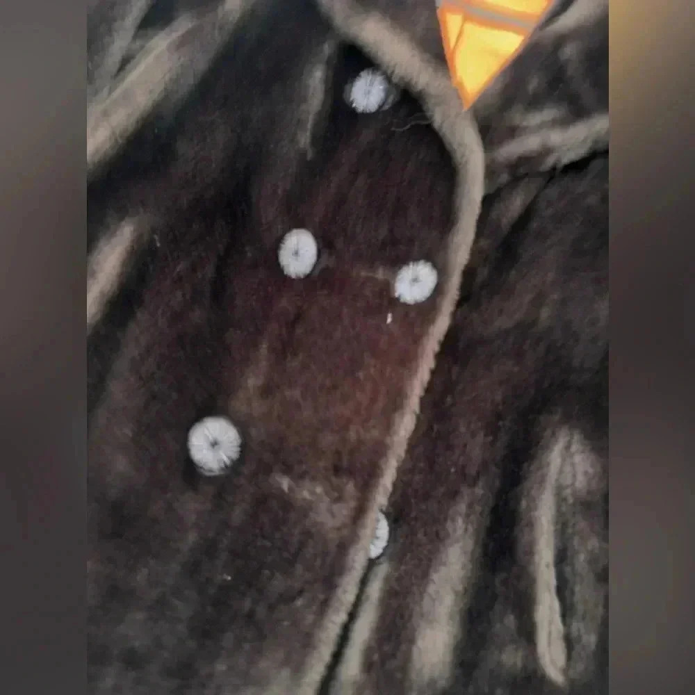 Gently used woman'ss fur coat size m - Picture 2 of 9